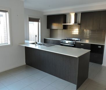 3 Dodge Terrace, Cranbourne East VIC - Photo 3