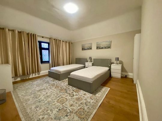 1 bedroom in a house share to rent - Photo 1