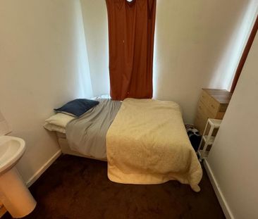 5 bedroom semi-detached house to rent - Photo 4