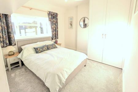 4 bedroom semi-detached house to rent - Photo 4