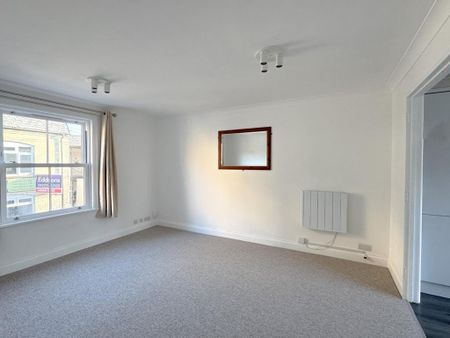 2 bedroom flat to rent - Photo 3