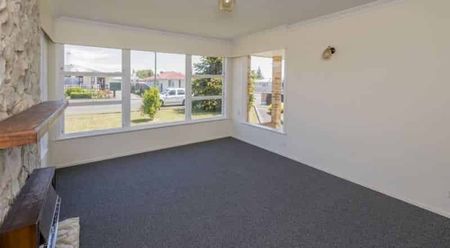Spacious & Versatile Family Living - Photo 3