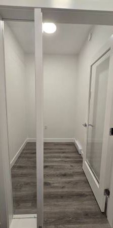 GROUND LEVEL - ONE BED & ONE BATH WITH DEN - PET FRIENDLY - Photo 1