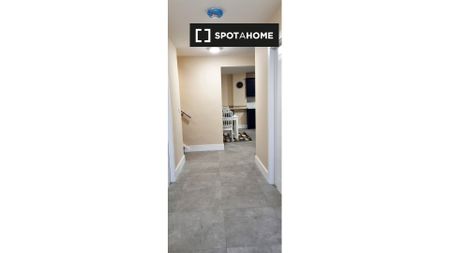 Bed for rent in 7-bedroom apartment in Phibsborough, Dublin - Photo 3