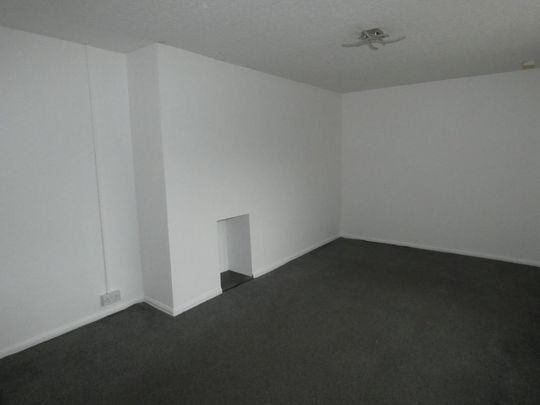3 bedroom end of terrace house to rent - Photo 1