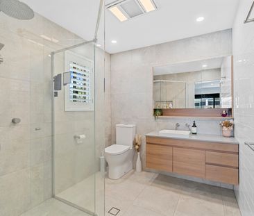 40 Gilchrist Drive, Currumbin Waters QLD 4223 - House For Rent | Do... - Photo 4