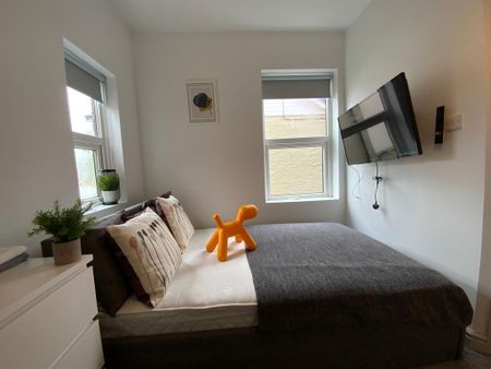 1 bedroom in a house share to rent - Photo 3