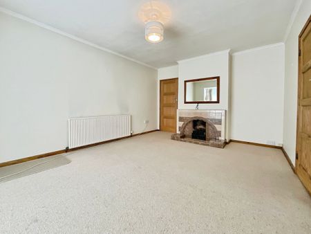 4 bedroom Detached Bungalow to let - Photo 4