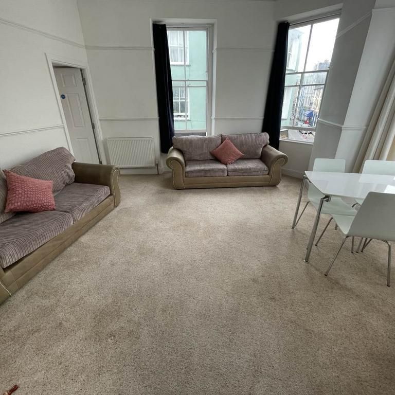 4 bedroom flat to rent - Photo 1