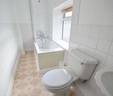 2 bedroom semi-detached house to rent - Photo 4