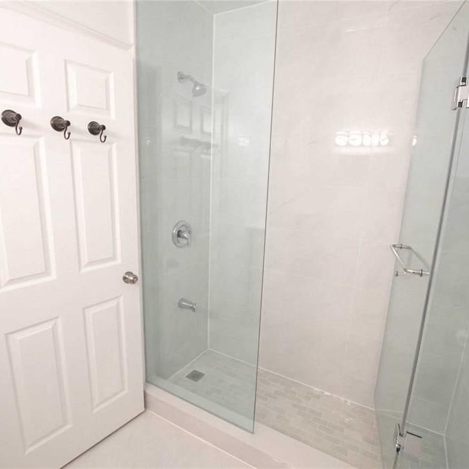 For Lease - 1104 College Street Unit# 2nd floor, Toronto, Ontario - Photo 1