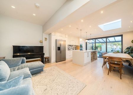 Moring Road, SW17 8DL, London - Photo 2