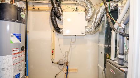 For Lease - 2023 Matteer Court Unit# Unit 21, Innisfil, Ontario - Photo 3