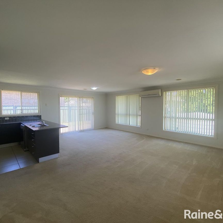 Modern & Central Family Home - Photo 1