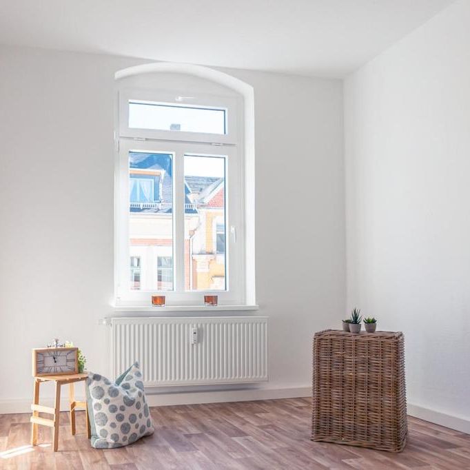 Geräumige 5-Raum-Altbauwohnung mit Balkon - Foto 1