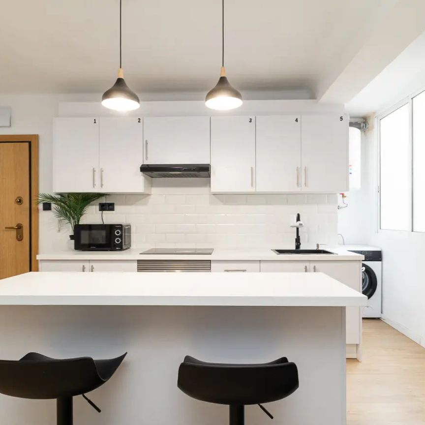 Room in a shared 5-bedroom apartment for rent in Aiora, all bills included. - Foto 1