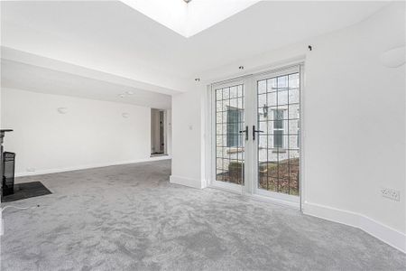 4 bedroom detached house to rent - Photo 2