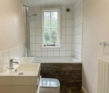 3 bedroom character property to rent - Photo 5