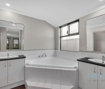 Family Treasure Home in Baldivis - Photo 4