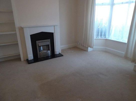 4 bedroom semi-detached house to rent - Photo 1