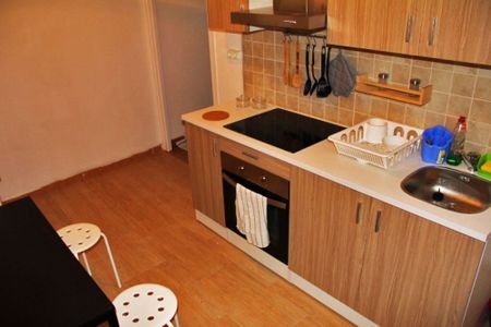 Spacious room with double wardrobe in the Eixample - Photo 2