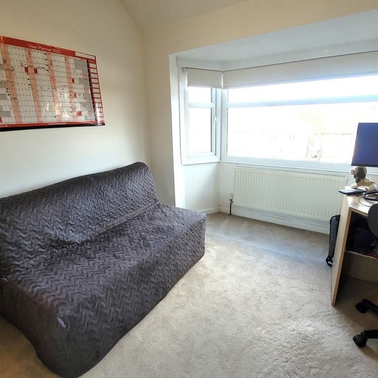 3 bedroom semi-detached house to rent - Photo 1