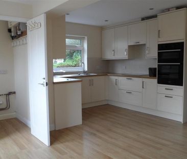 4 bedroom detached house to rent - Photo 3