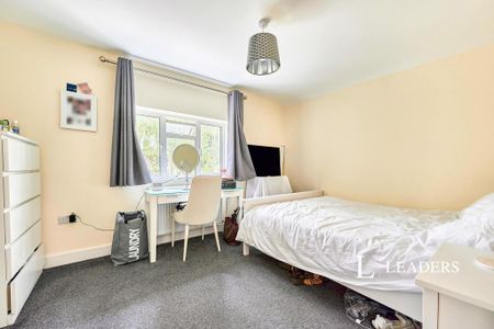 5 bedroom semi-detached house to rent - Photo 2