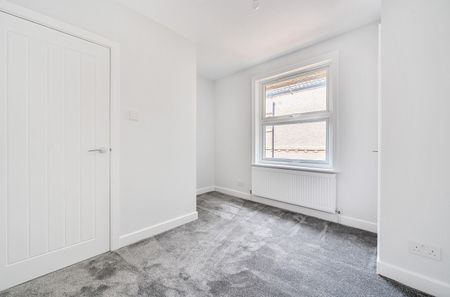 4 bedroom detached house to rent - Photo 5