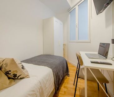 Calle de Fernán González, Madrid, Community of Madrid 28009 - Photo 2