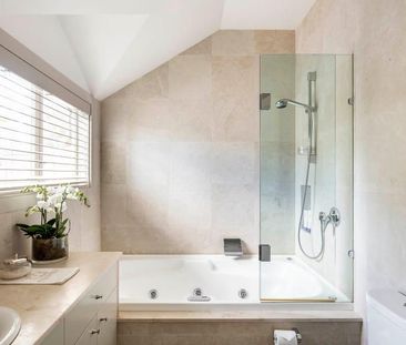 Stunning Home in the heart of Woollahra - Photo 2