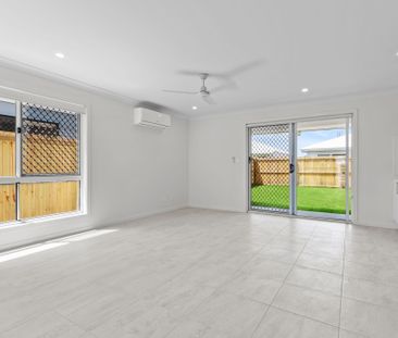 BRAND NEW - 3 bedroom home with a fully fenced backyard - Water is ... - Photo 1