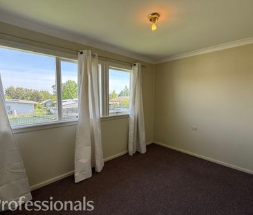 3 Bedroom Home - Spacious Backyard - Photo 6