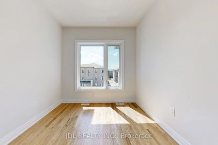 Condo Townhouse For Lease | N9249432 - Photo 5