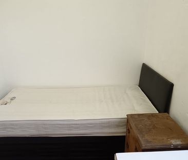 Room in a Shared Flat, Green Street, E13 - Photo 1