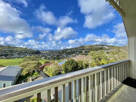 7 Bedroom Home in Karori - Photo 3