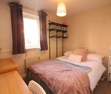 4 bedroom flat to rent - Photo 5