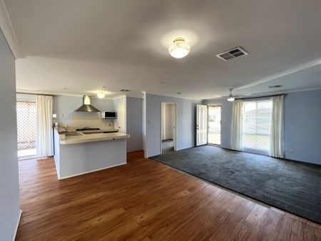 3x1 &plus; Study Home&excl; - Photo 2