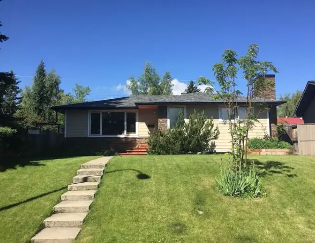 3 bedroom Glamorgan house for rent | 58 Grafton Crescent SW, Calgary - Photo 1