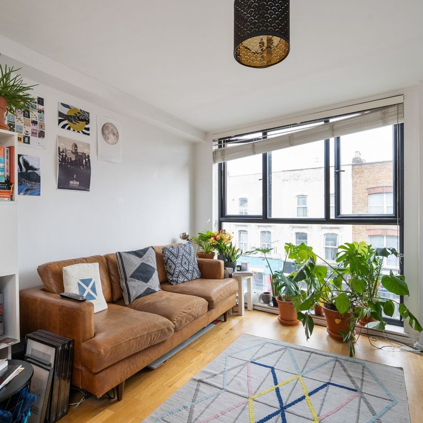 1 Bed Flat, Stoke Newington High St, N16 - Photo 1