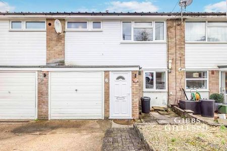 Knoll Crescent, Northwood, HA6 - Photo 5