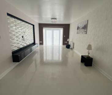 4 bedroom property to rent - Photo 1