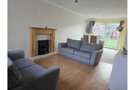 3 bedroom semi-detached house to rent - Photo 3