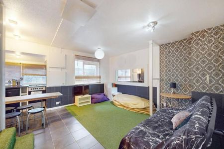 3 bedroom flat to rent - Photo 2