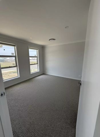 Brand New Family Home - Photo 4