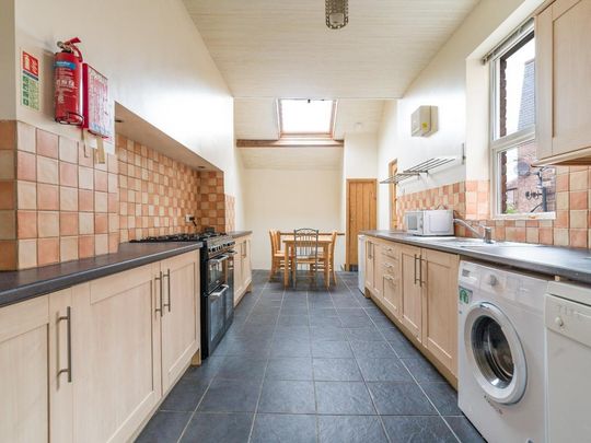 5 bedroom maisonette to rent - Photo 1