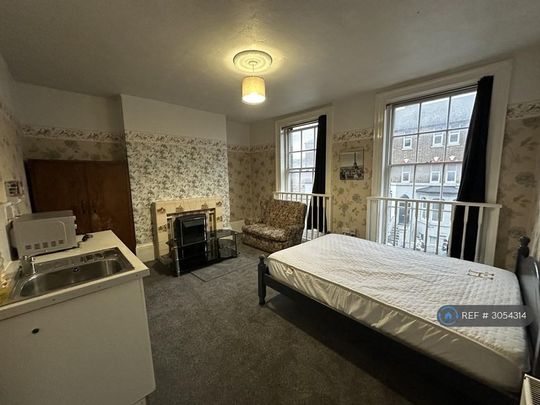 1 bedroom in a house share to rent - Photo 1