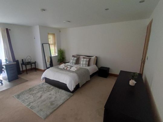 1 bedroom in a house share to rent - Photo 1