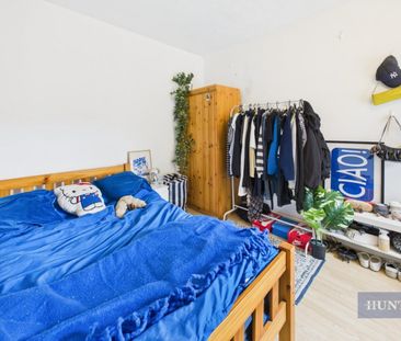 5 bedroom House To Let - Photo 4