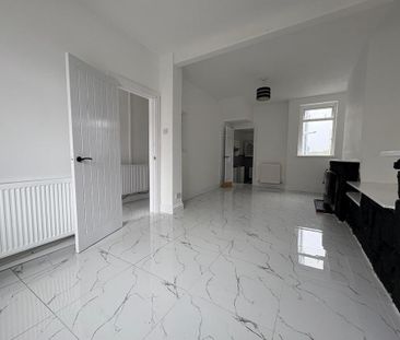 3 bedroom terraced house to rent - Photo 5